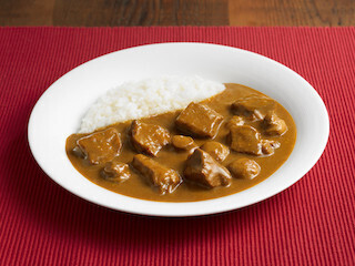 無印良品、厳選素材の数量限定カレー「やわらか牛タンの欧風カレー」を発売