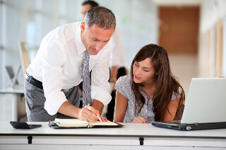 気になるひと (139) 仕事ができないのになぜか上司に気に入られている同僚