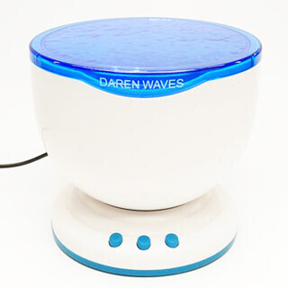 ユニットコム、波打つ海の水面を映し出すスピーカー付きライト