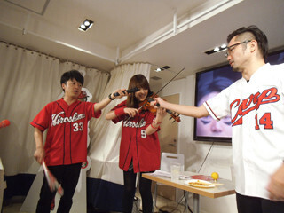 東京都・銀座でカープ女子らも参加したCSのパブリックビューイングが開催