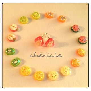 まるで小粒のキャンディ!? フルーツの形をした小さなピアス!