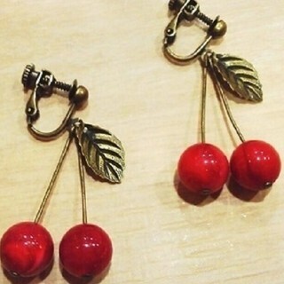 本物ソックリ! 大人な感じのさくらんぼイヤリング