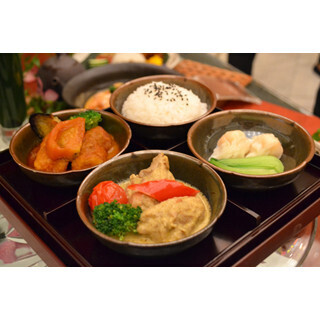 東京都・丸の内でマレーシア料理をジャズと夜景とともに堪能するフェア開催