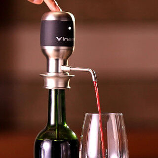 ボタンひと押しでワインに空気を瞬時に含ませられる「Vinaera」