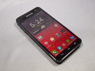 塩田紳二のアンドロイドなう (82) ちょっとイケてる「Kyocera Hydro Vibe」