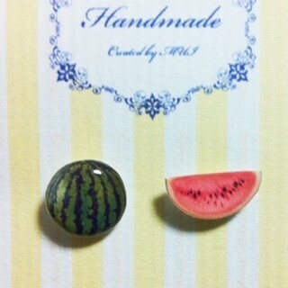 みずみずしいスイカのピアス