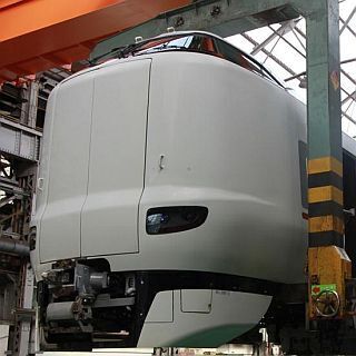 JR西日本、吹田総合車両所一般公開! クレーン移動作業見学、車両と綱引きも