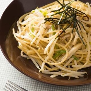 もやしを使った絶品節約レシピ (3) もやしを使ってパスタは少なく! 「もやしときのこの和風ぺペロンチーノ」