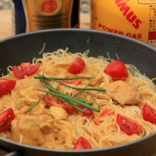 旨い山めし (6) いなば「チキンとタイカレー」でカレービーフン