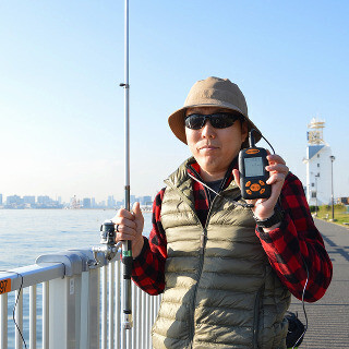 サンコー、手のひらサイズの魚群探知機 - パッと見で魚の位置がわかる