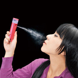 ハンディミスト付きモバイルバッテリー発売 - スマホとお肌の癒やしに