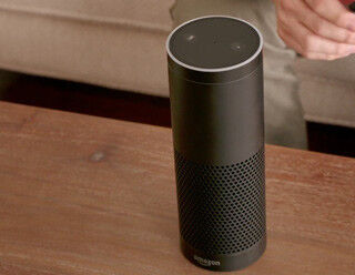 米Amazon、据え置き型スピーカーの音声アシスタント「Echo」発表