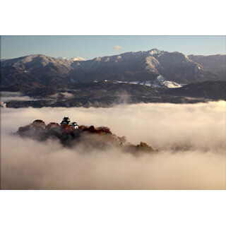 "日本のマチュピチュ"竹田城だけじゃない! 雲海に浮かぶ「天空の城」めぐり