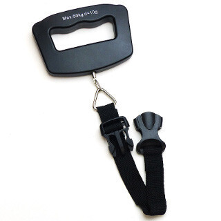 旅行カバンを量る「ラゲッジスケール」 - 飛行機乗る前もあわてない