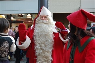 全国のプレミアム・アウトレットで、本物のサンタクロースとの記念撮影会