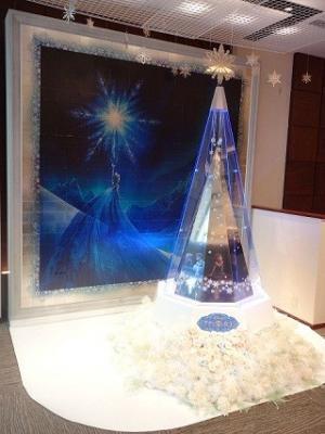 東京都・銀座で3億円の『アナと雪の女王』プラチナ製クリスマスツリー発売