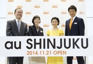 KDDI、新宿に直営店「au SHINJUKU」をオープン
