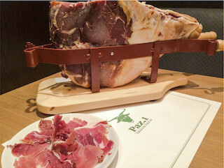 東京都中野区・シュラスコ&スポーツバー「Paz.1」が"肉の日"イベント開催!