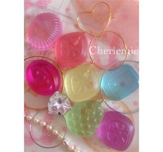 まるで本物のようなドロップ型ピアス