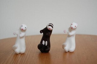 ボールペンや歯ブラシを抱きしめる! 「ハグハグフェレット」