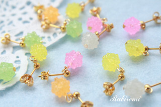 本物ソックリなこんぺいとうピアス