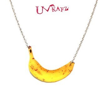 シンプルで可愛らしい「バナナのネックレス」