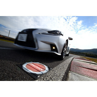 プロレーサーから学んだ“ドラテク”でクルマを愉しむ！ - LEXUSがドライビングレッスンをサーキットで実施