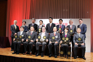 顧客満足度1位の自動車関連企業を表彰 - J.D. Power Automotive Award 2014