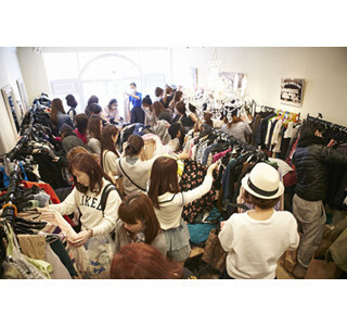 東京都渋谷区で、モデルやタレントの最新アイテムを出品するフリマ開催