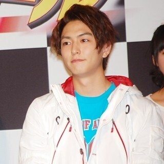 『仮面ライダードライブ』新ライダー"マッハ"は稲葉友、先輩ライダーにタジタジ