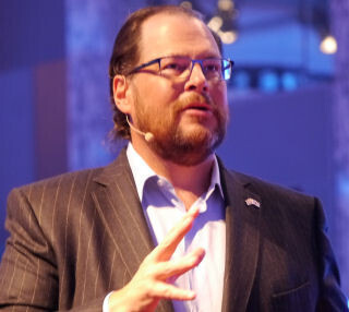 30万人が参加したセールスフォースのイベントで、ベニオフCEOが訴えたこと