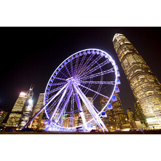 100万ドルの夜景の中を空中散歩! 香港の街中に観覧車が登場