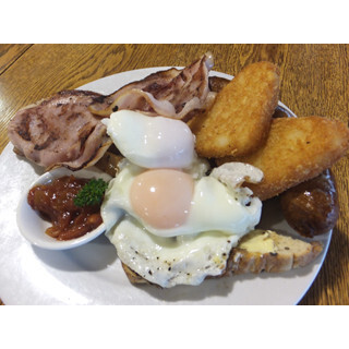 世界の朝食 (5) 「これが朝食!?」 食べ応えが半端ないニュージーランドの規格外プレート