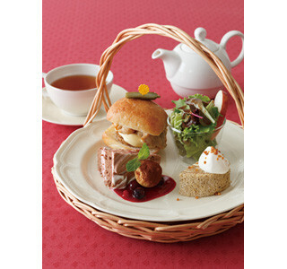 アフタヌーンティーに、新年を迎える時期限定のスペシャルプレートが登場