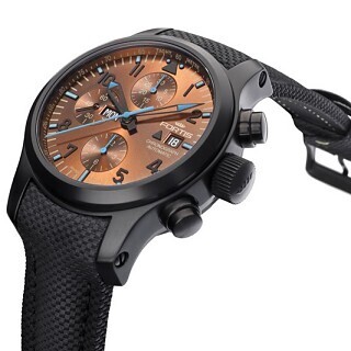 フォルティス、配色にこだわった腕時計「ブルーホライズン クロノグラフ」