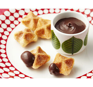 ワッフルケーキ専門店に、チョコにディップして楽しむワッフルが新登場