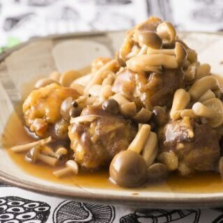 かたまり肉の満足度と節約を両立! 「豚こまボール」の魔法レシピ (5) きのこあんかけであっさり和風味に