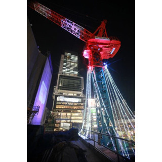 渋谷駅の工事現場がイルミネーション&雪の結晶に彩られる!