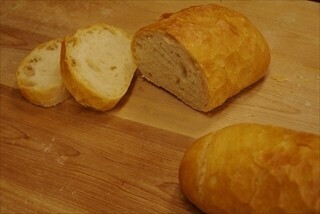 東京都渋谷区のホテルに、塩や砂糖を一切使わない「中世無塩パン」が登場