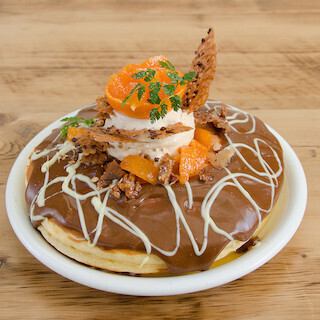 「café accueil」が、"みかん"をデコレーションしたパンケーキを限定発売