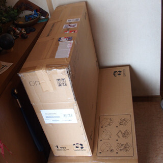 "キー"は着脱式に! 液晶ペンタブレット「Cintiq 27QHD」を使ってみた (1) 「Cintiq 27QHD」が我が家にやってきた