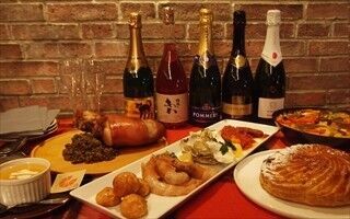 東京都港区で、世界5カ国の「泡」と各国のおせち料理を味わうイベント開催