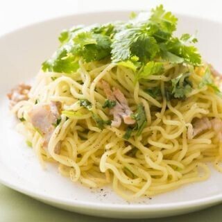 塩焼きそばにパクチーをプラス……合わないわけがない!!