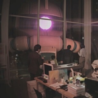 私が出るしかないかもしれん、等身大のシャア専用ザクが東京のオフィス襲来