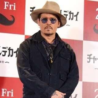 ジョニー･デップ、仕切り直し会見でドタキャンを謝罪「珍獣に襲撃されて」