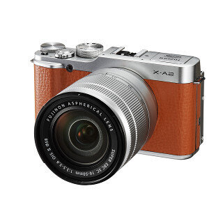 富士フイルム、「X-A2」購入者にフィルターレンズをプレゼント