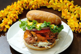 東京都渋谷区「TEDDY'S Bigger Burgers」が色を意識した"開運バーガー"発売