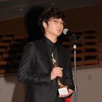 綾野剛、男優主演賞受賞も俳優のジレンマに複雑「どこかで敗北感もある」