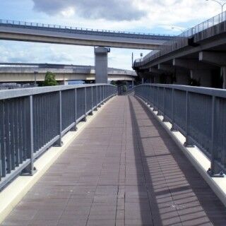 日本の歩道橋のデザイン、どう思う?-日本在住の外国人に聞いてみた!