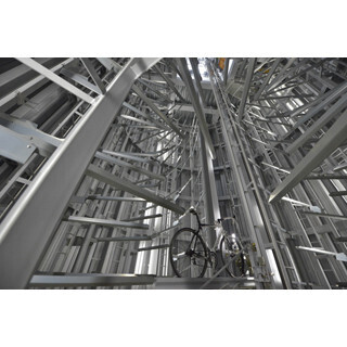 京都駅前にハイテクで造形美あふれる機械式地下駐輪場誕生--約600台を収容